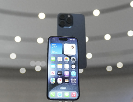 南华Apple维修站分享买iPhone15还是华为Mate60